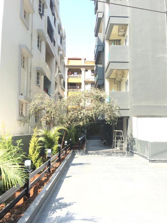 A Pousada Rove By Boston Living Hyderabad Exterior foto