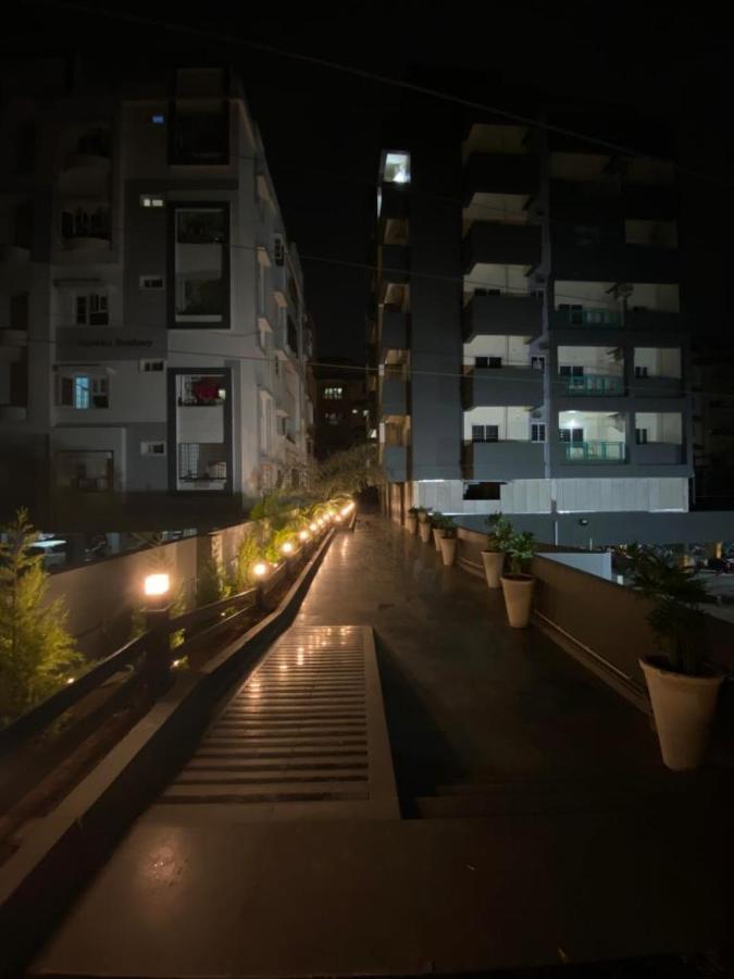 A Pousada Rove By Boston Living Hyderabad Exterior foto